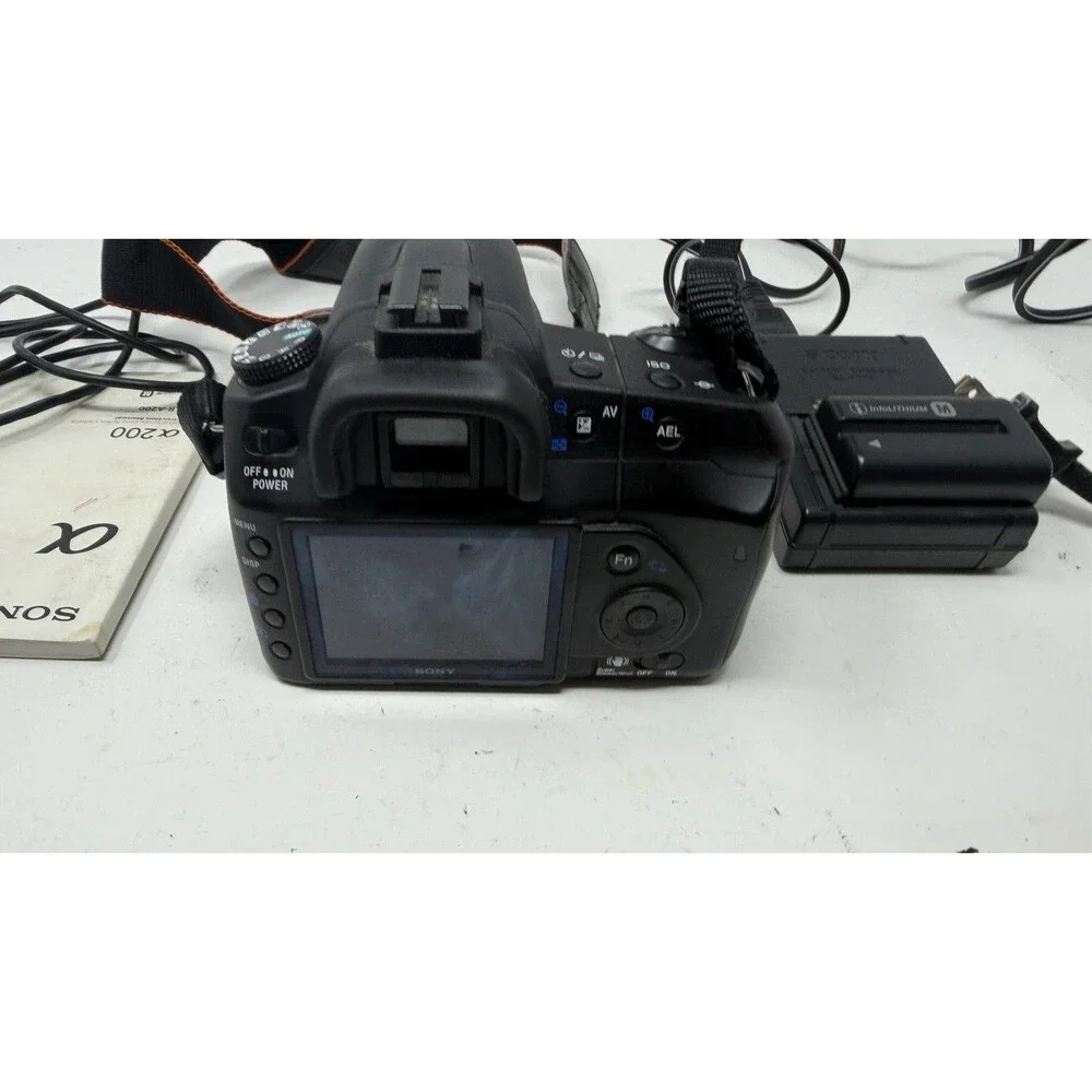 Sony Alpha DSLR-A200 10.2MP Digital SLR Camera 18-70mm Zoom Lens battery w/2GB
